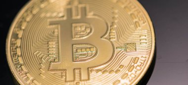 Aşırı altın Bitcoin para Bitcoin cryptocurrency kapatın. İş kavramı.