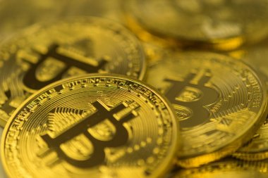 Aşırı altın Bitcoin para Bitcoin cryptocurrency kapatın. İş kavramı.