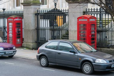 Londra, Birleşik Krallık, 17 Şubat 2018: geleneksel Londra kırmızı telefon kutusu