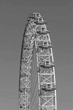 Londra, İngiltere - 17 Ekim 2017: Londra, İngiltere Londra göz kapsül görünümünde, holding Turizm siyah ve beyaz ile yakın çekim.