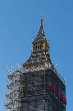 London, İngiltere - 17 Ekim 2017: iskele çevresinde daha çok kapsamlı restorasyon ve Parlamento onarım sırasında Big Ben bilinen Elizabeth Tower, kapat.