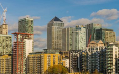 Londra, İngiltere - 17 Ekim 2017: Canary Wharf Londra iş bölgesinde.