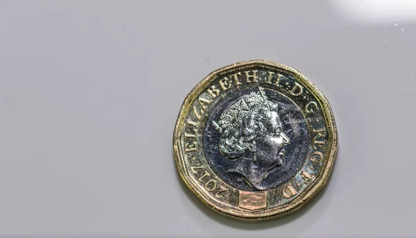 Close-up van focus foto's van het nieuwe Verenigd Koninkrijk pond munt geïsoleerd op een witte achtergrond — Stockfoto