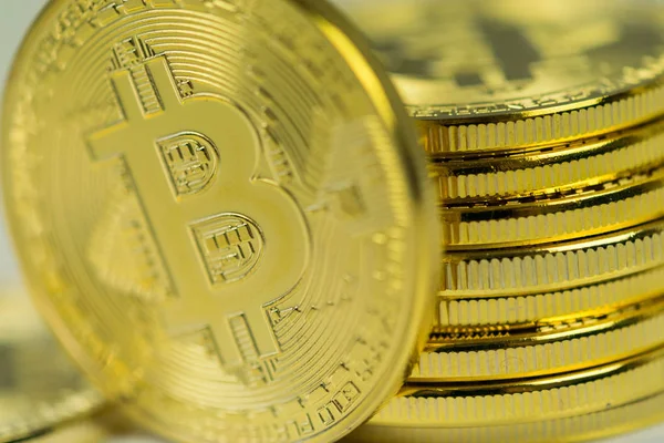 Aşırı altın Bitcoin para Bitcoin cryptocurrency kapatın. İş kavramı.