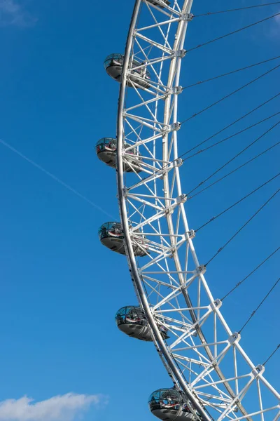 LONDON, UK - October 17th, 2017: Close up of the London Eye in London, England with tourism holding capsule in view. — Stock Photo, Image