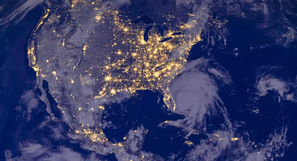 北美洲的灯光在夜间, 因为它看起来像从太空。这个形象的元素是由美国宇航局提供的 — 图库照片