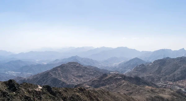 Al Hada dağ içinde Taif City, Suudi Arabistan ile güzel görünümü Dağları'nın ve Al Hada yol inbetween dağlar.