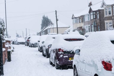 Coventry, İngiltere 10-12-2017: yoğun kar yağışı, kar ile kaplı bir yaş ve etkilenen Rating.