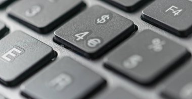 Bir bilgisayar klavye anahtarının görünümünü kapat