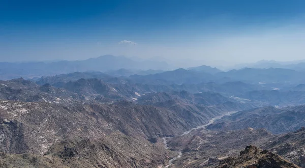 Al Hada dağ içinde Taif City, Suudi Arabistan ile güzel görünümü Dağları'nın ve Al Hada yol inbetween dağlar.