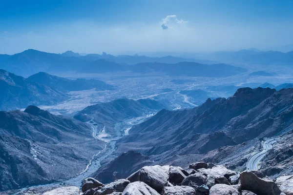 Al Hada dağ içinde Taif City, Suudi Arabistan ile güzel görünümü Dağları'nın ve Al Hada yol inbetween dağlar.