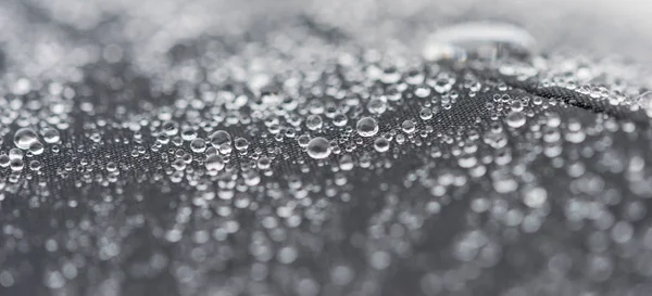 特写详细视图的雨滴在织物上, 背景. — 图库照片