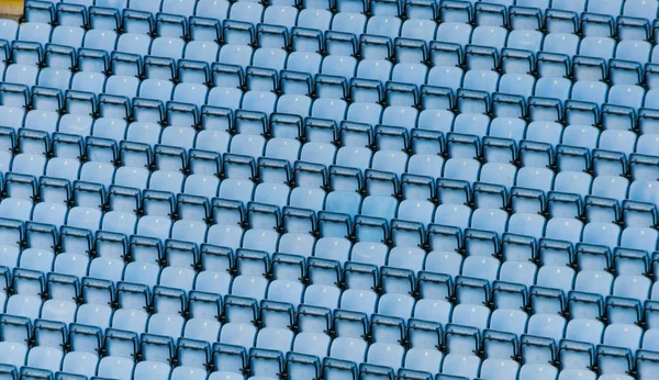 青いプラスチックスタジアムの座席の列. — ストック写真