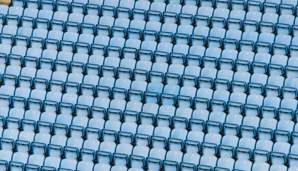 Reihen blauer Plastik-Stadionsitze. — Stockfoto