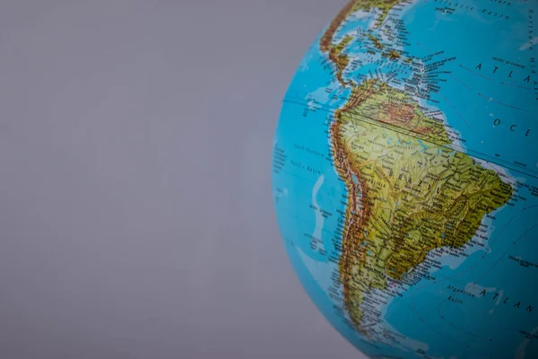 Карта Південної Америки по всьому світу з білим тлом — стокове фото