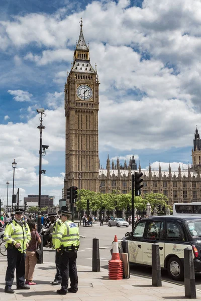 Police officers on the streets of Westminster, — Stock Photo, Image