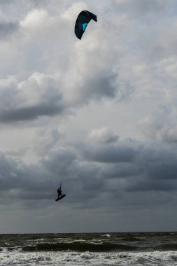 Kitesurfing Kuzey Denizi üzerinde