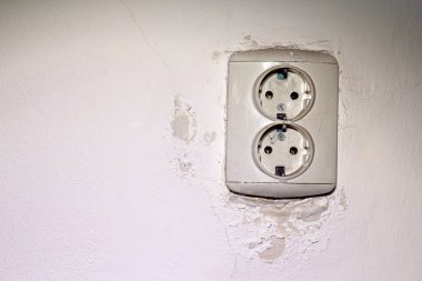 Elektrik soketi hasarlı