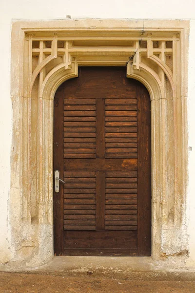 Деталізований вхід старої церкви — стокове фото