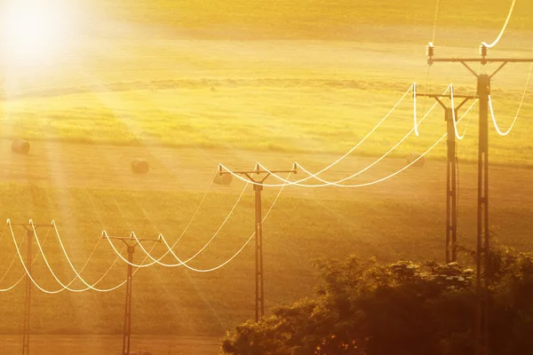 Hermosa luz del sol sobre los campos — Foto de Stock