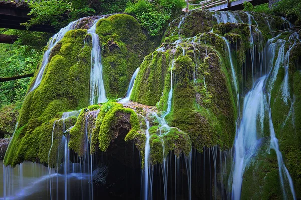 Детали красивого водопада — стоковое фото