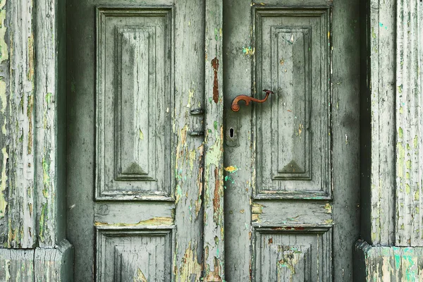 오래 된 나무로 되는 문의 세부 사항 — 스톡 사진