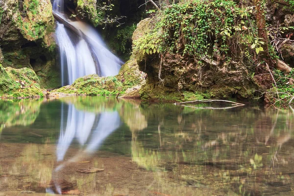 Close Beautiful Vaioaga Waterfall Cheile Nerei National Park Romania — стоковое фото
