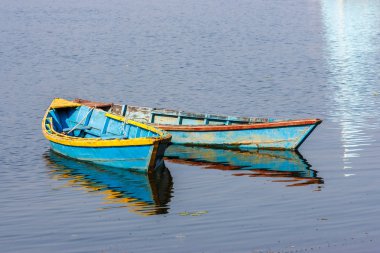 Tekne Phewa gölde Pokhara, Nepal