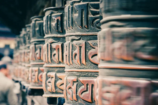 カトマンズ, ネパールの Swayambunath 寺院で祈りの輪 — ストック写真