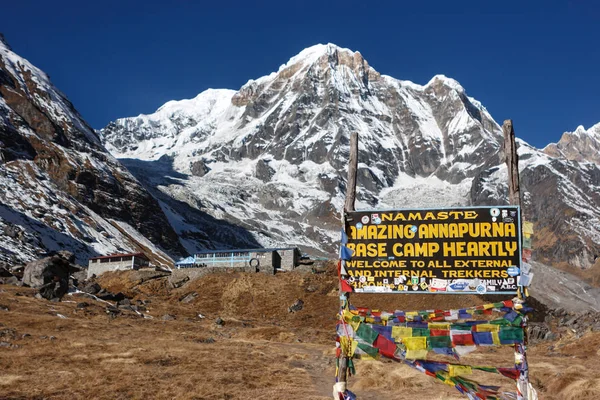 Annapurna saha kampı hoş geldiniz işareti, Nepal görünümünü gündoğumu