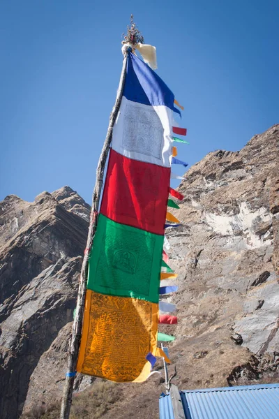 Nepal dua bayrakları Annapurna Base Camp Trek, Nepal — Stok fotoğraf