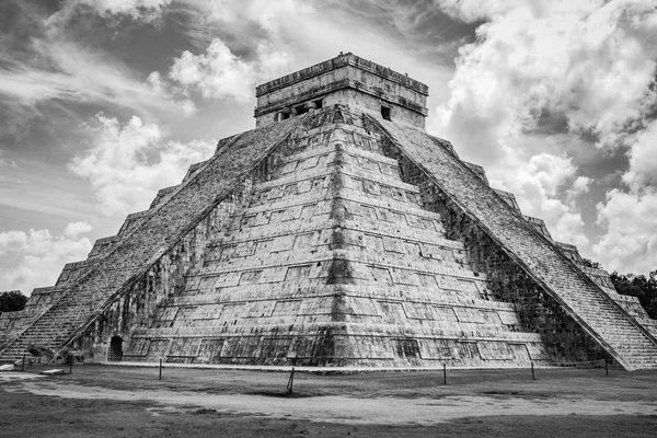 Zwart Wit Weergave Van Kukulkan Piramide Castillo Archeologische Site Van — Stockfoto