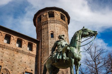 Bronz heykeli önünde Madam Palace, Torino, İtalya