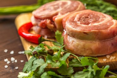 ham meme bir rulo sarılmış