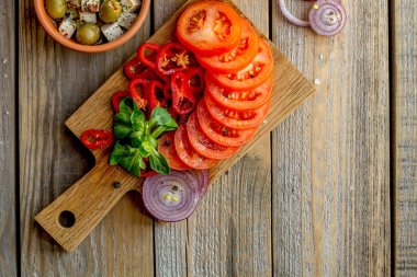 Salata yemek pişirmek için malzemeler