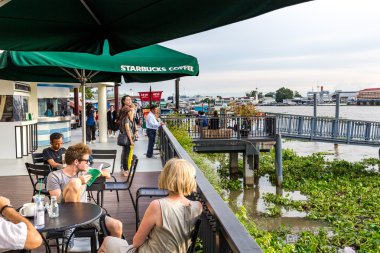 Bangkok, Tayland - 17 Eylül 2016: Ri Starbucks kahve shop