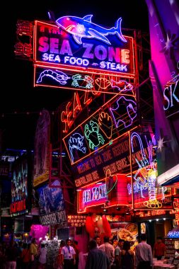 Pattaya, Tayland - 2 Eylül 2017: Renkli gece ışık zekâ