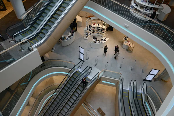 Modern alışveriş merkezi