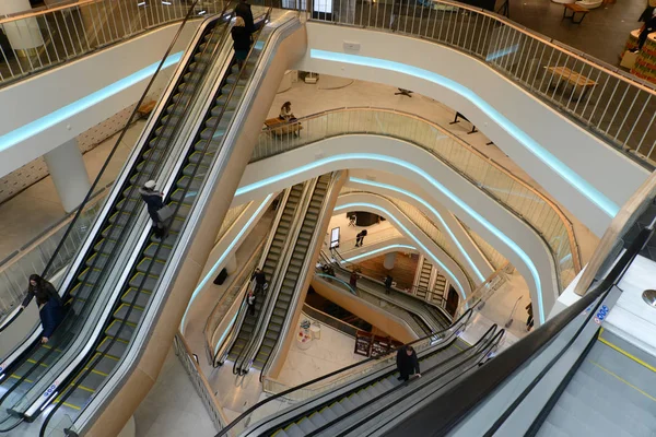 Centro comercial moderno — Fotografia de Stock