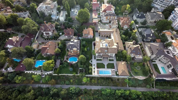 Vista aérea da cidade de casa de campo — Fotografia de Stock