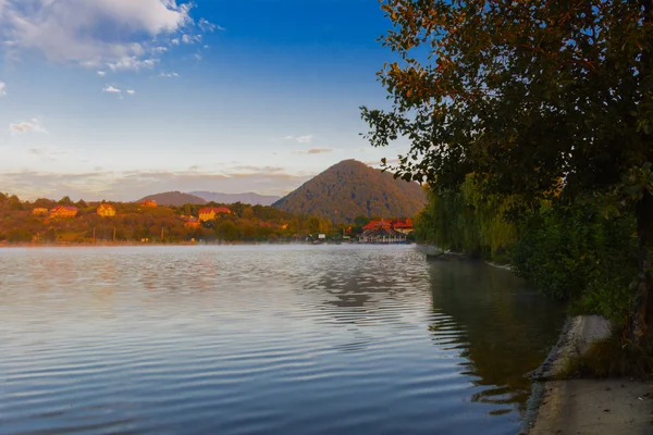 Lake in the mountains for recreation and fishing — Stock Photo, Image