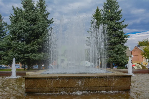 Plazas, parques, fuentes, estatuas ciudades del oeste de Ucrania — Foto de Stock