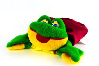 Beyaz bir arka plan üzerinde yumuşak ve peluş oyuncaklar