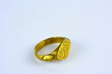 Yazıt ile Arapça yüzük: Allah'ın adıyla, 14-15 ce