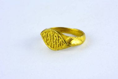 Yazıt ile Arapça yüzük: Allah'ın adıyla, 14-15 ce