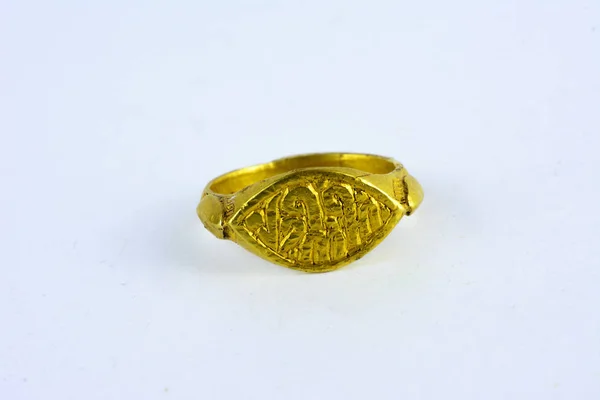 Arabischer Ring mit der Inschrift: im Namen Allahs, 14-15 — Stockfoto