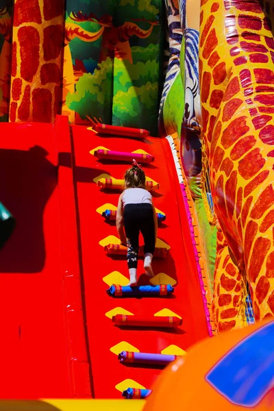 Çocuk CIT şişme çocuk oyun oynamak