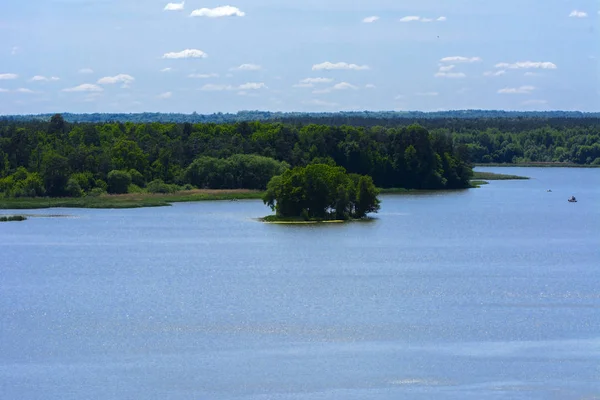 Şehir Parkı içinde bir yükseklikten Teterev nehir manzarası. 28 Mayıs