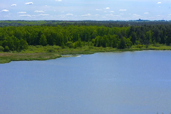 Vista del fiume Teterev da un'altezza nel parco della città. 28 maggio — Foto Stock