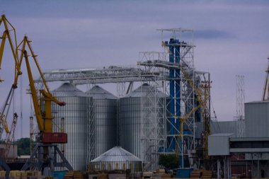 Akşam Odessa Limanı tüccar kule vinç 